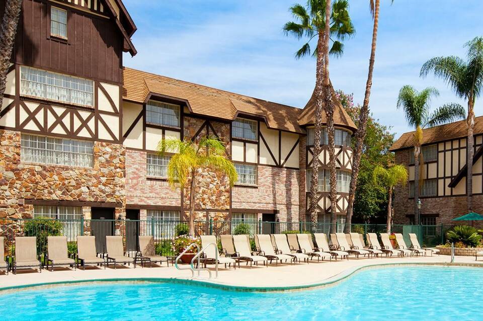 Anaheim Majestic Garden Hotel 1