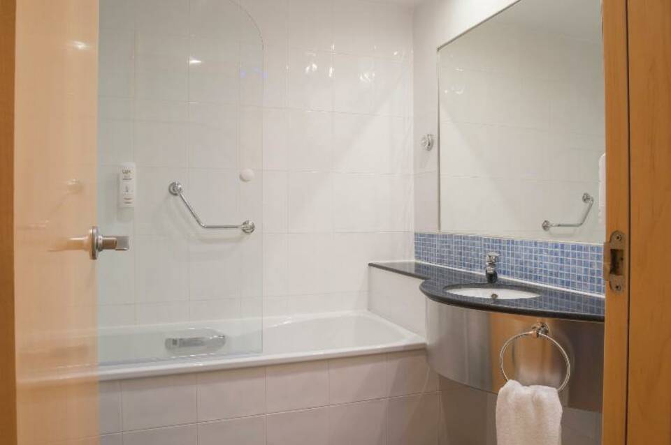 Holiday Inn Express Valencia Bonaire 1