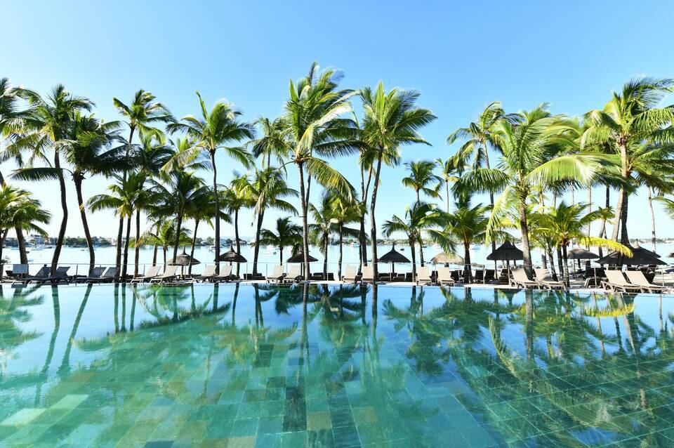 Mauricia Beachcomber Resort & Spa 1