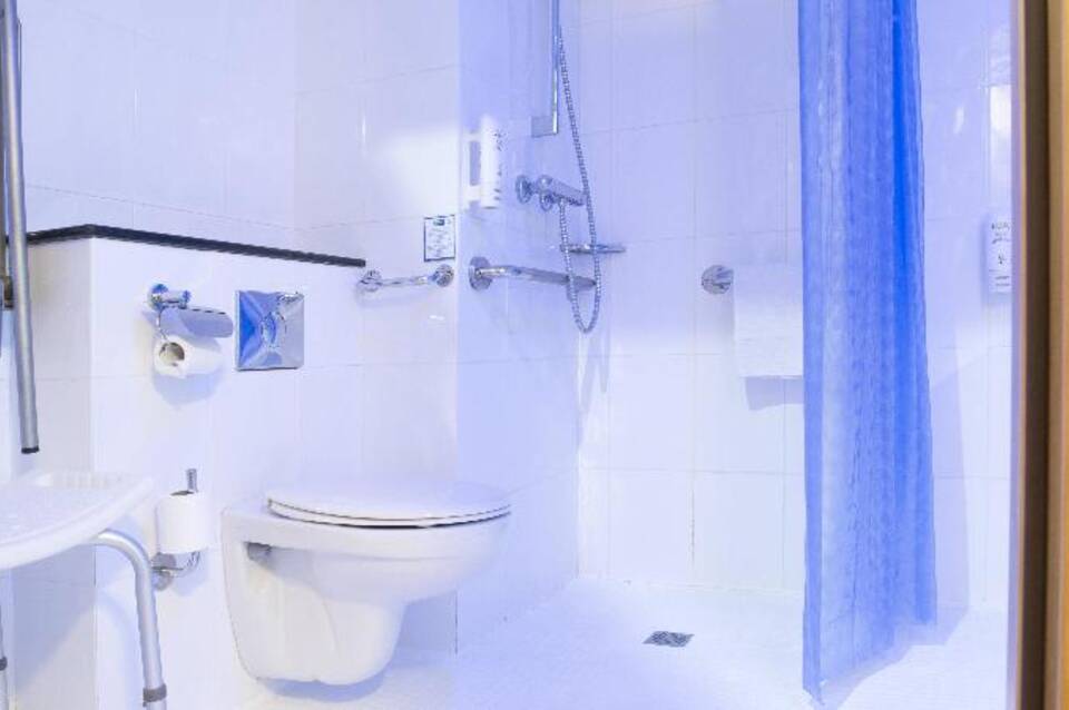 Holiday Inn Express Barcelona - City 22@ 3