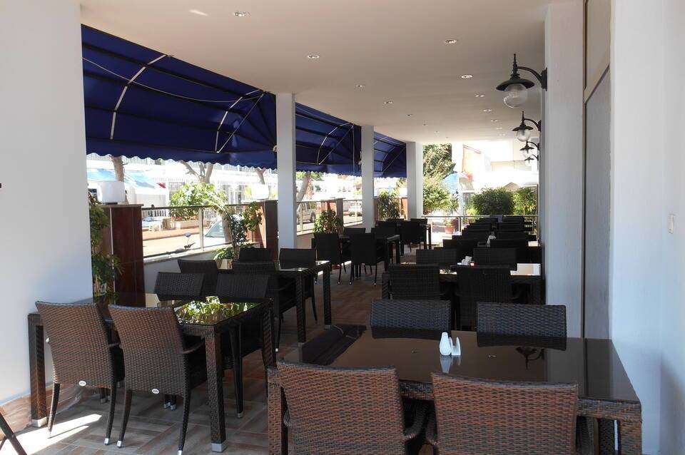 Parador Beach Hotel 3