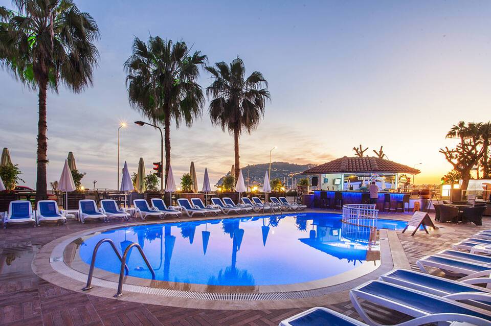 Parador Beach Hotel 4