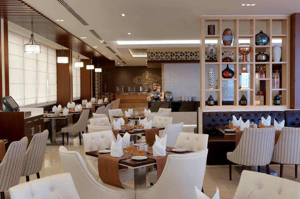 Two Seasons Hotel & Apartments 3