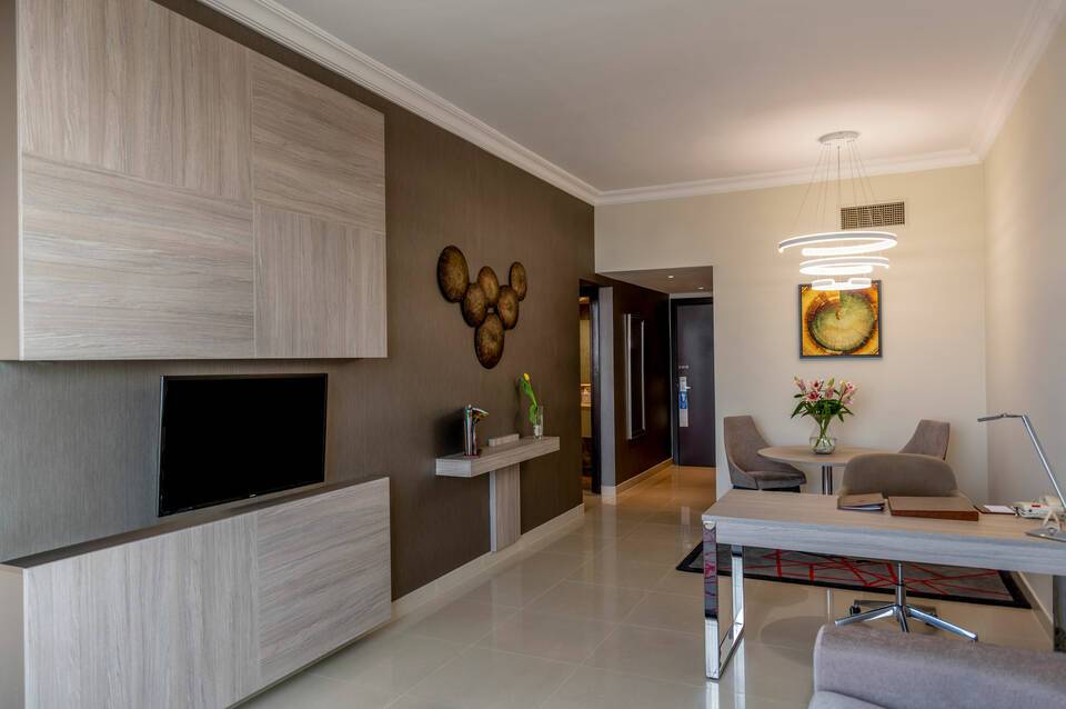 Two Seasons Hotel & Apartments 5