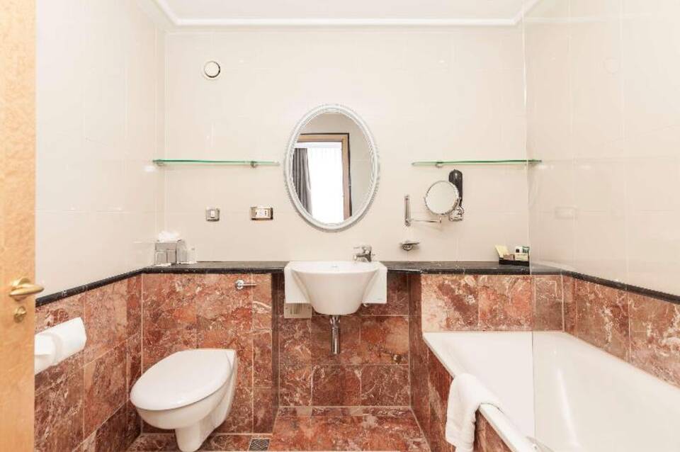 Courthouse Hotel London Soho 5