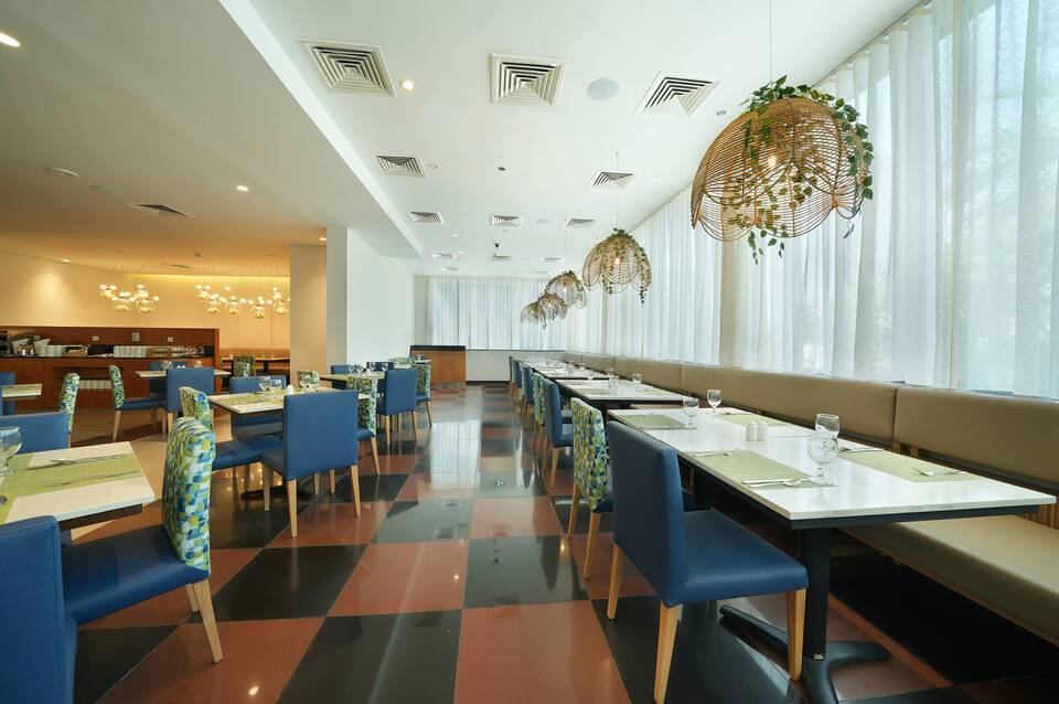 Arabian Park Dubai, an Edge by Rotana Hotel 5