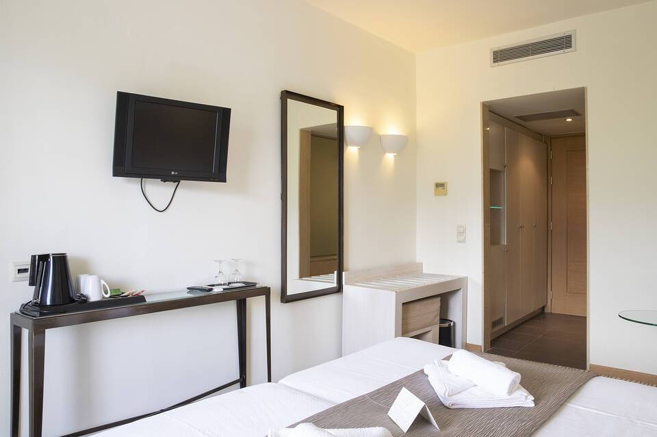 Olympian Bay Grand Resort by Anayia All Inclusive Resorts 4