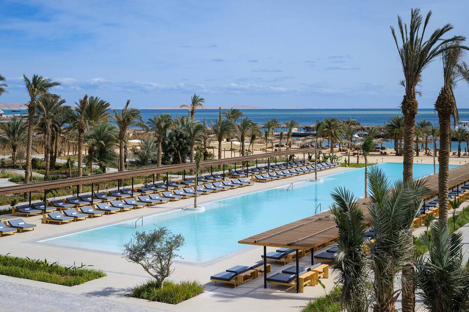 Serry Beach Resort 4