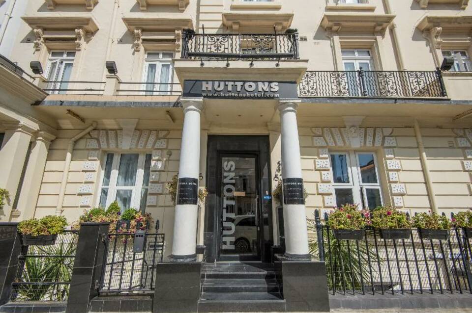 OYO Huttons Hotel 2