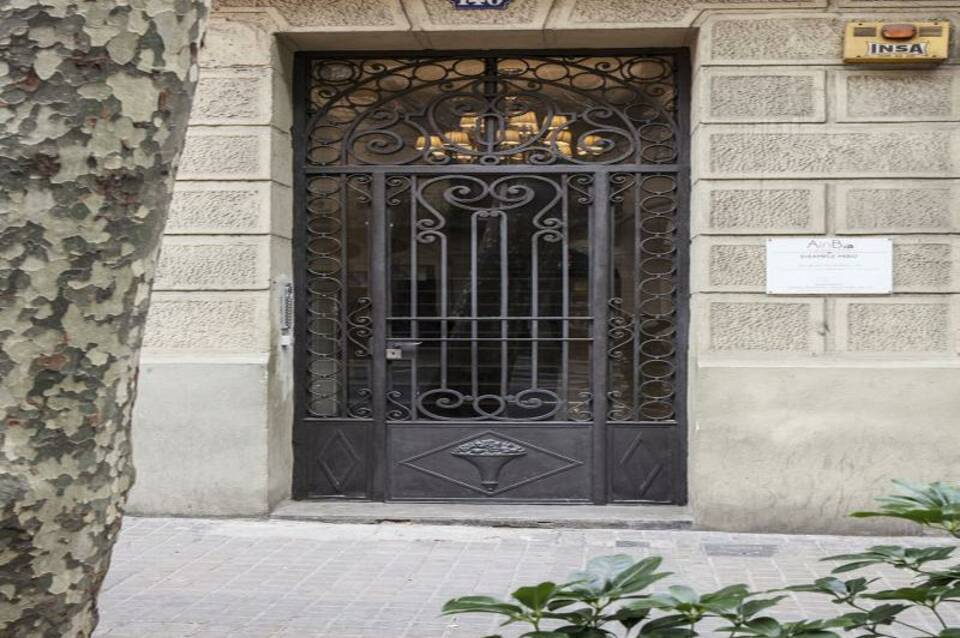 AinB Eixample-Miro Apartments 1
