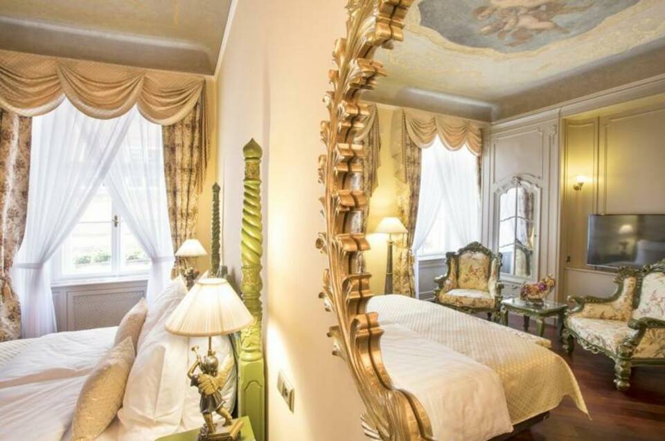 Iron Gate Hotel & Suites 5