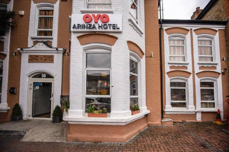 Arinza Hotel, London Ilford 4