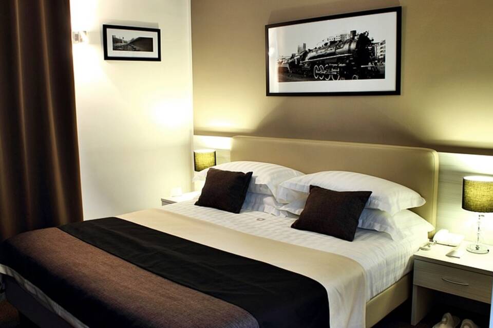 Stelle Hotel The Businest 4