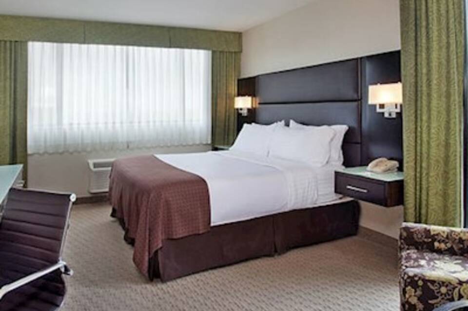 Holiday Inn Vancouver Centre 1