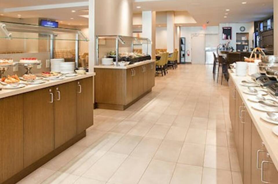 Holiday Inn Vancouver Centre 2