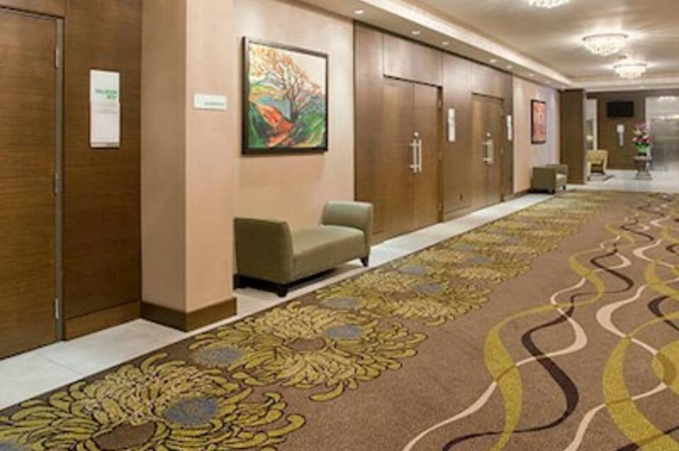 Holiday Inn Vancouver Centre 3
