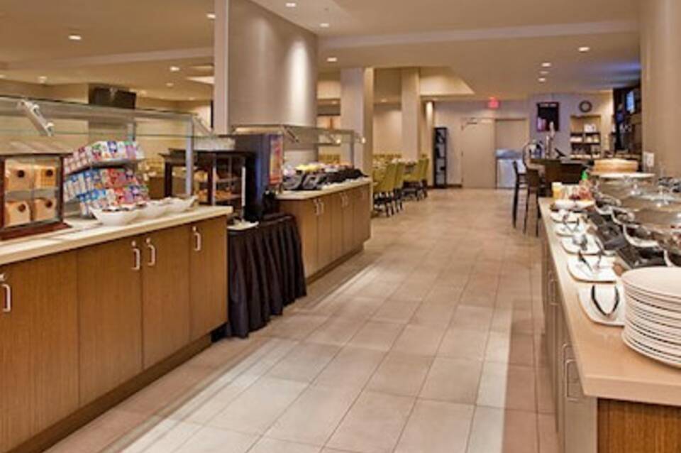 Holiday Inn Vancouver Centre 4