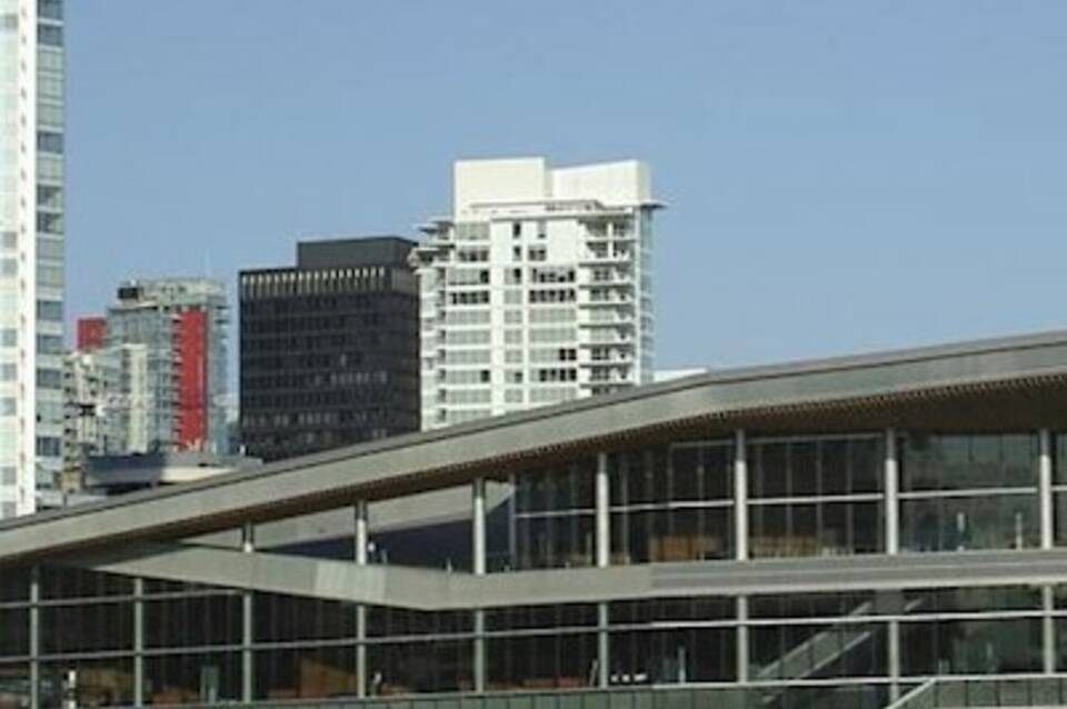 Coast Coal Harbour Vancouver Hotel by APA 2