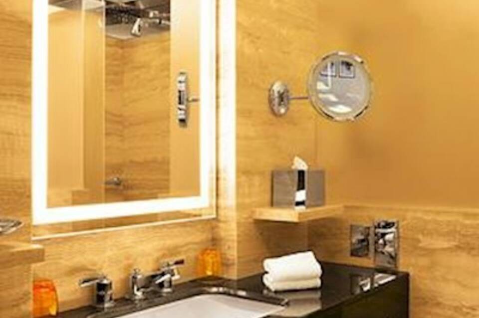 Hotel Montaigne Paris 1
