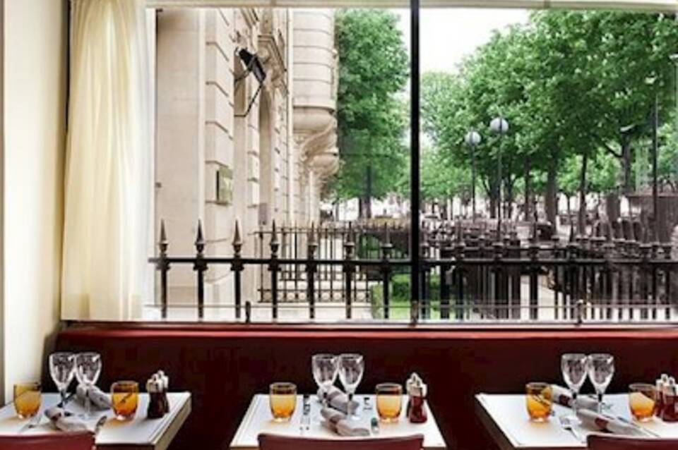 Hotel Montaigne Paris 4