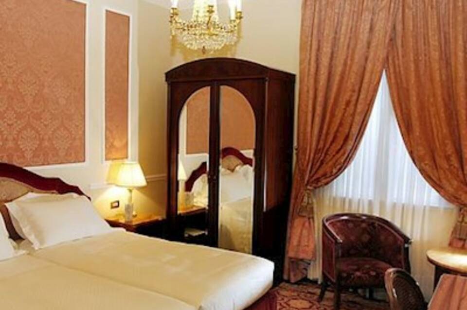 Bernini Palace 4