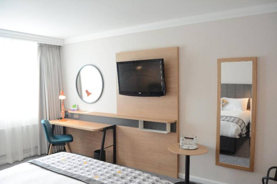 Holiday Inn London Gatwick Airport 1