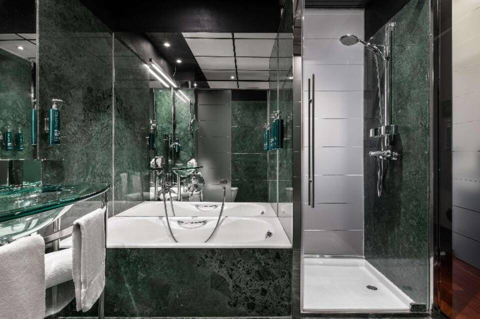 Hilton Madrid Airport 4