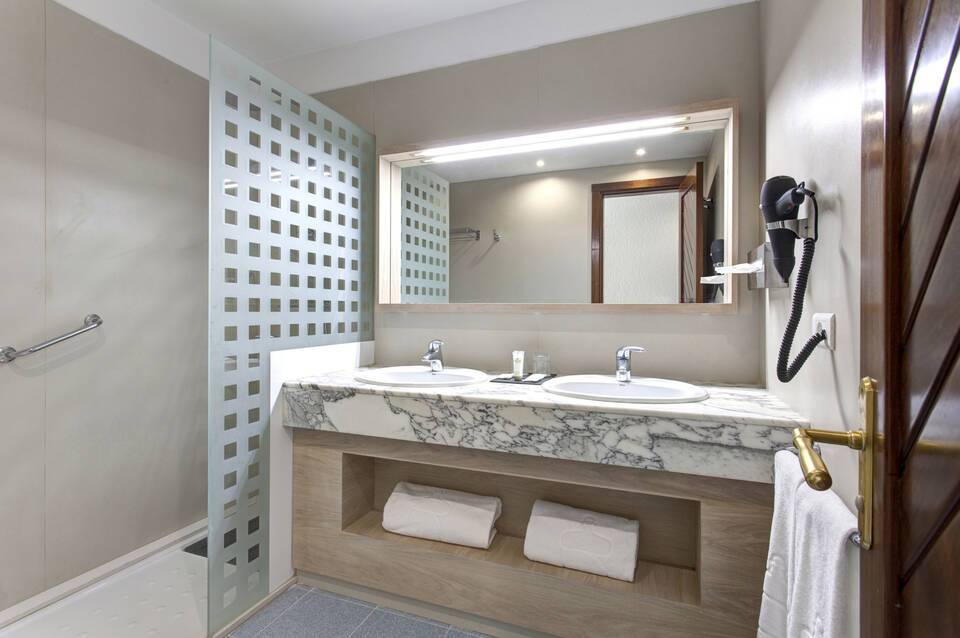 Plus Fariones Suite Hotel 3