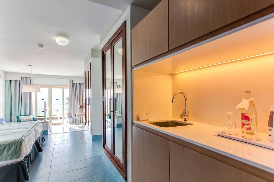 Plus Fariones Suite Hotel 5