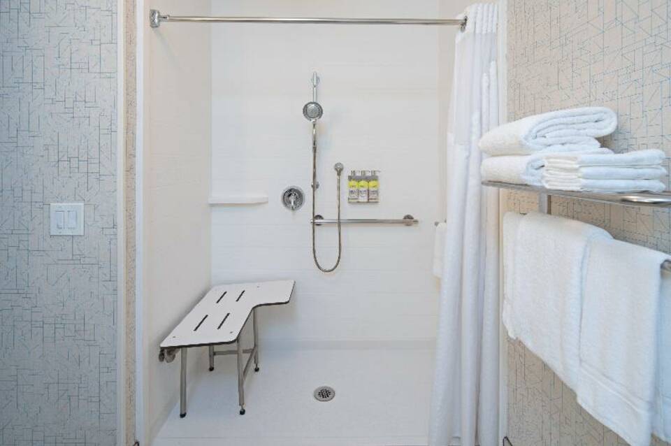 Holiday Inn Express Los Angeles LAX Airport 3