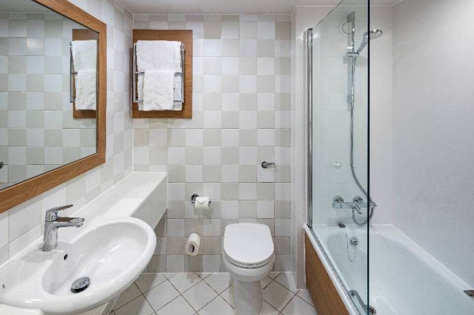 Holiday Inn London Gatwick Airport 3