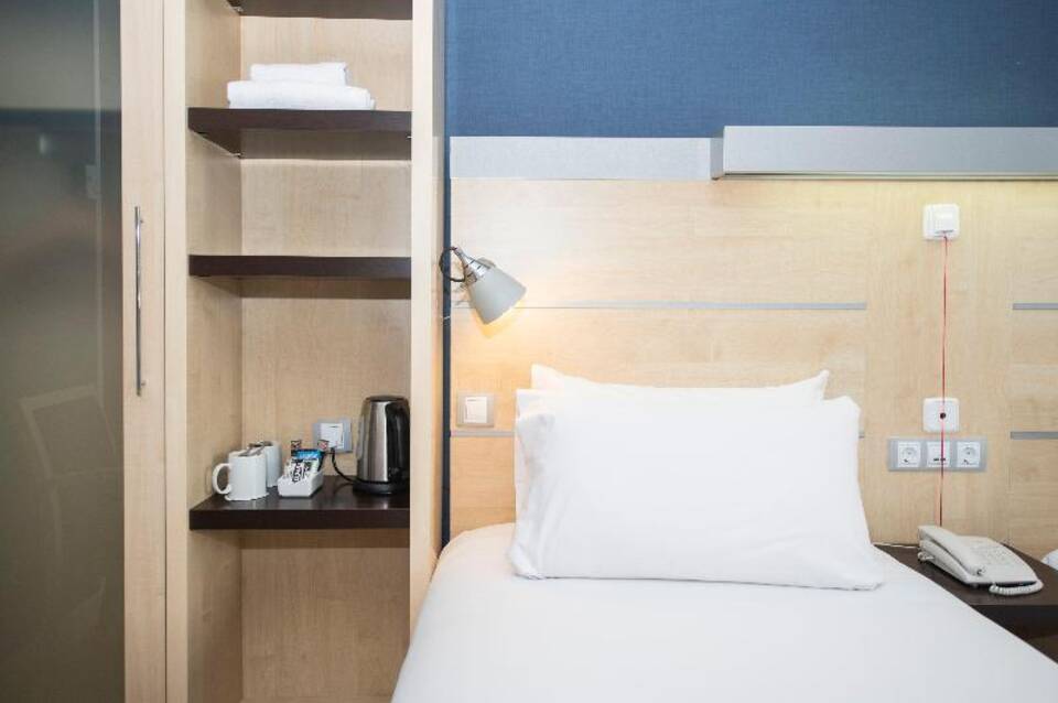 Holiday Inn Express Barcelona - City 22@ 4