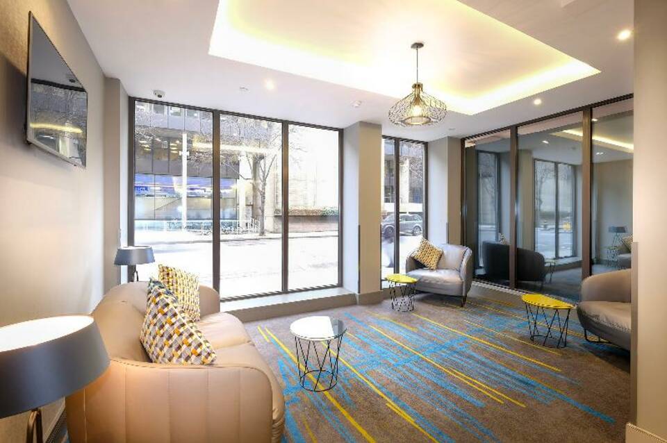 City Sleeper at Royal National Hotel 2