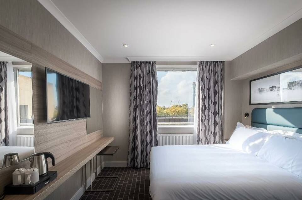 City Sleeper at Royal National Hotel 4
