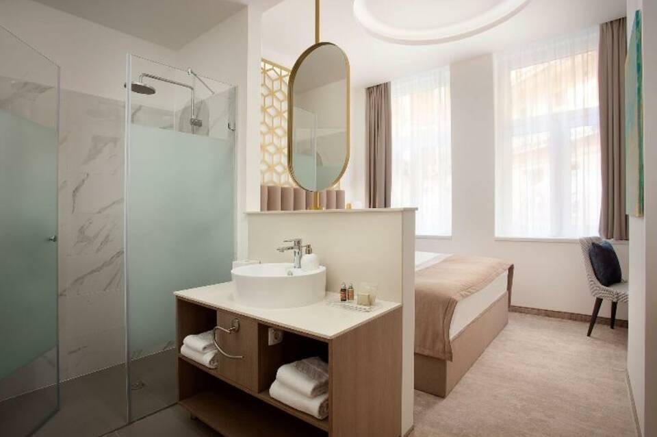 Mera Hotel 4
