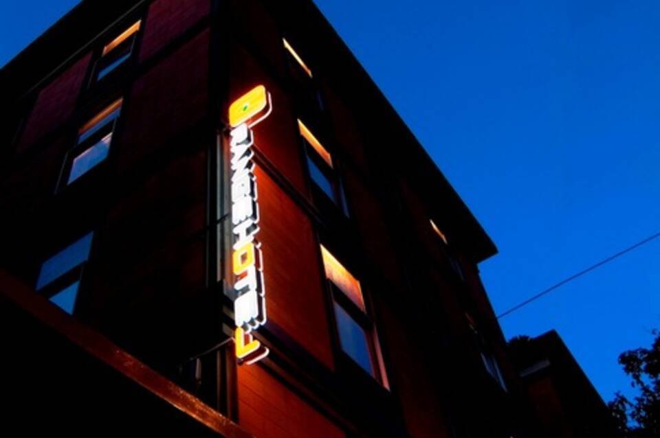 Orange Hotel 3