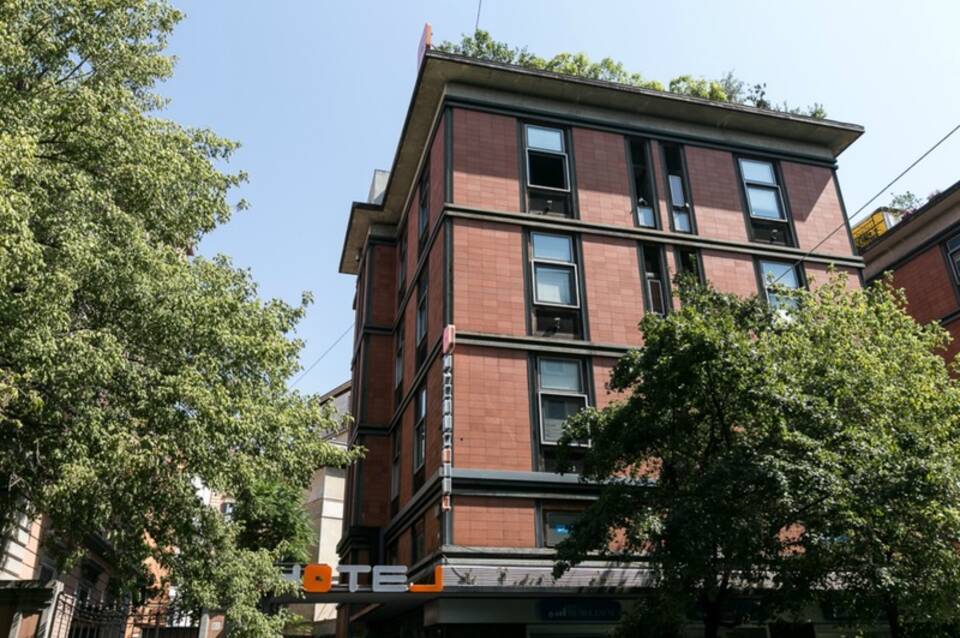 Orange Hotel 4