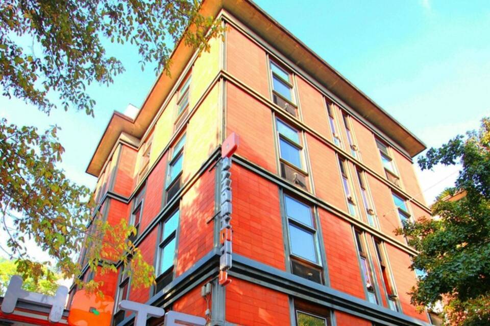 Orange Hotel 5