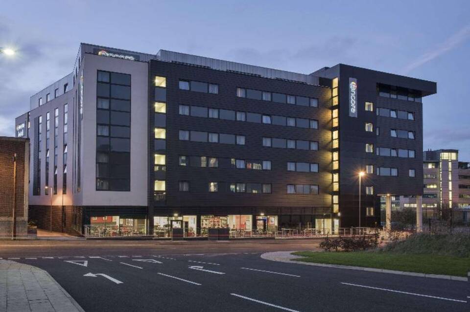 Ramada Encore by Wyndham Newcastle-Gateshead 1