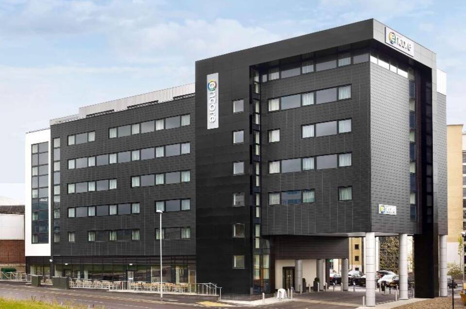 Ramada Encore by Wyndham Newcastle-Gateshead 2