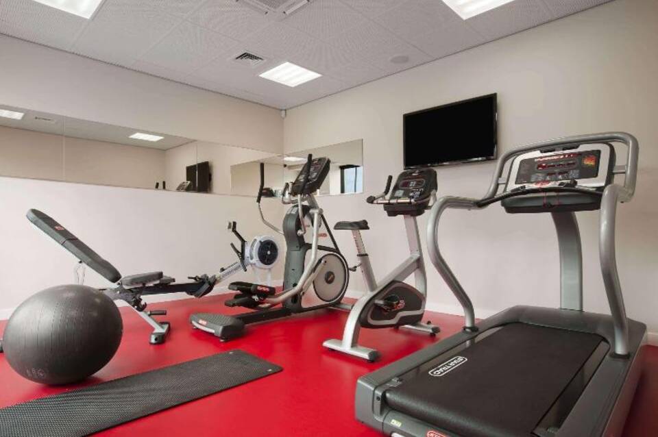 Ramada Encore by Wyndham Newcastle-Gateshead 3