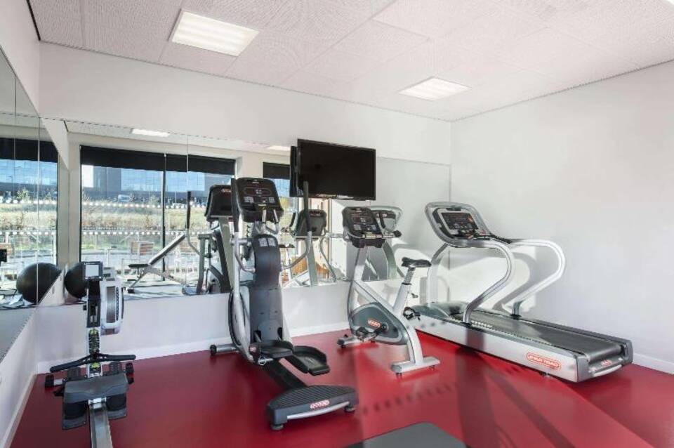Ramada Encore by Wyndham Newcastle-Gateshead 4