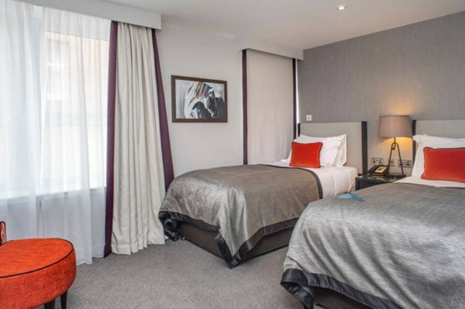 Ten Hill Place Hotel 1