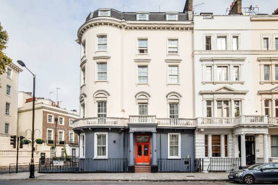 OYO Townhouse New England Victoria 2