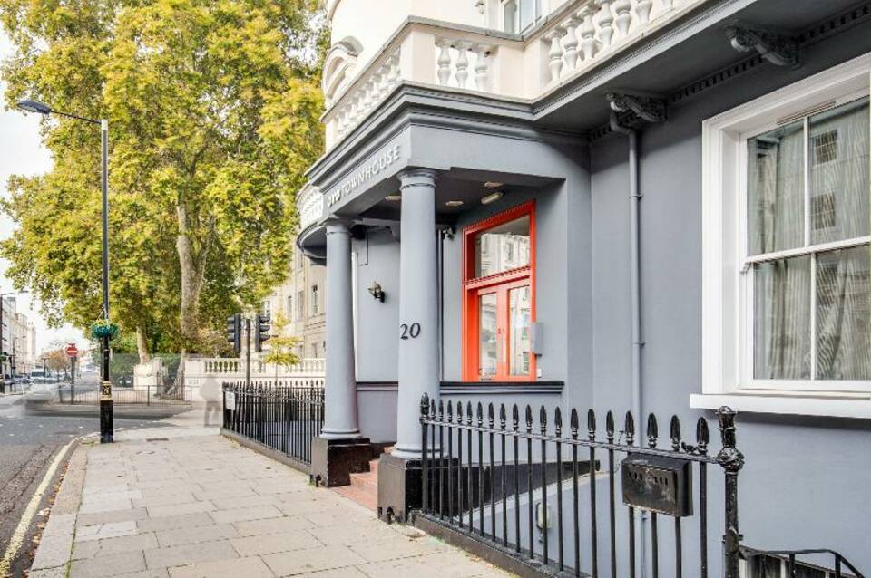OYO Townhouse New England Victoria 3
