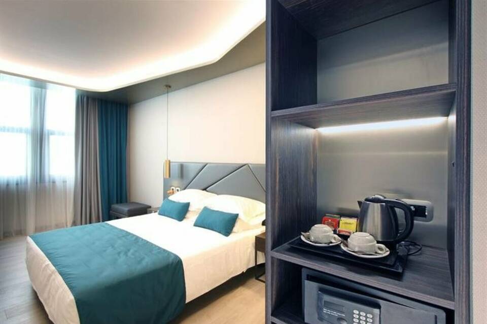 The Hive Hotel 5