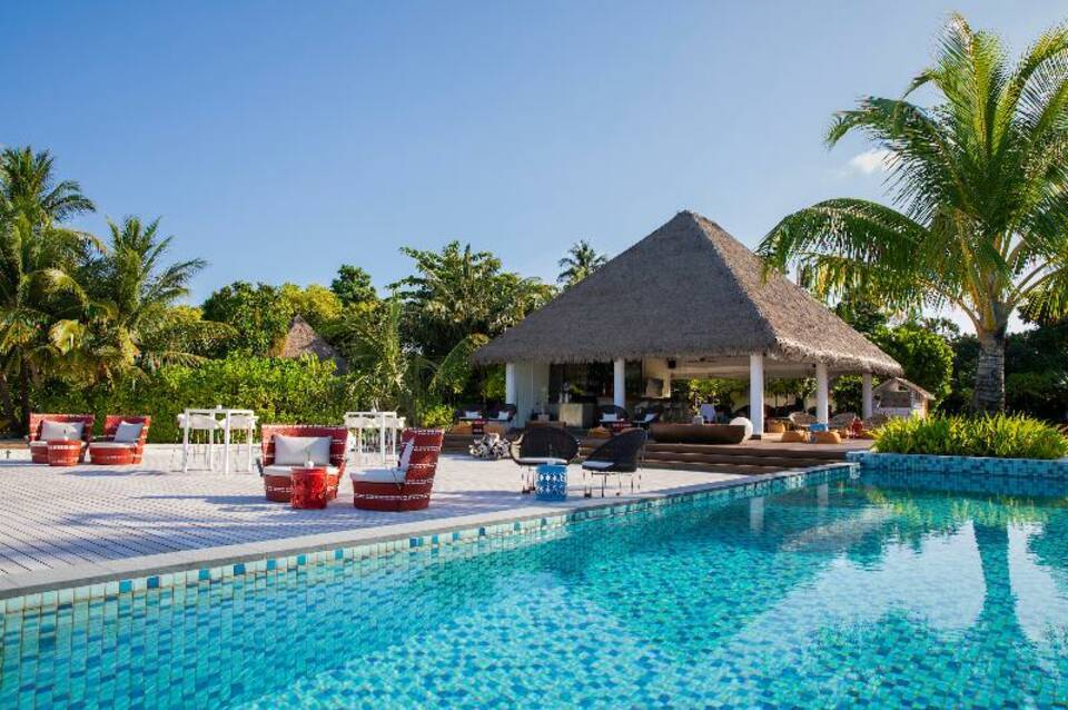 Mercure Maldives Kooddoo Resort 2