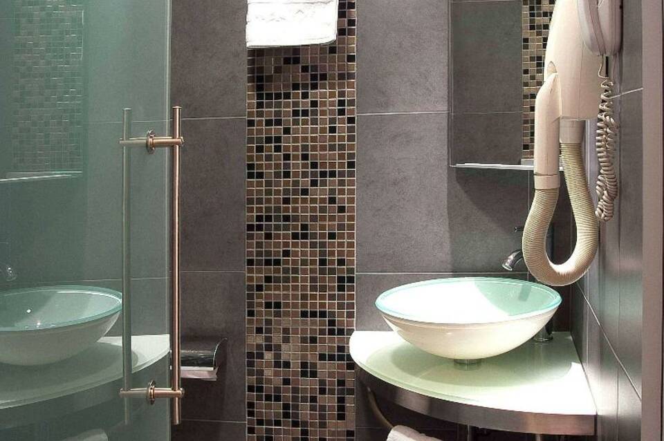 Amazon Hotel Athens 5