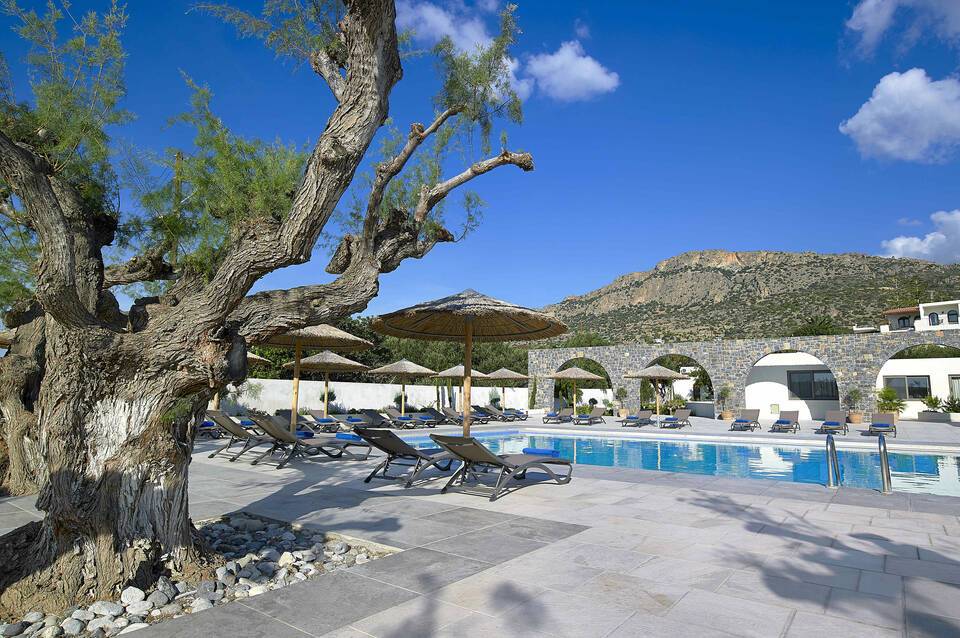 Coriva Beach Hotel & Bungalows 1