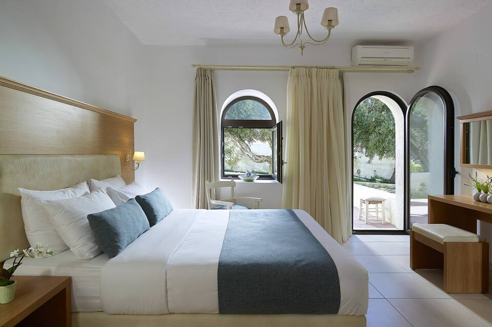 Coriva Beach Hotel & Bungalows 2